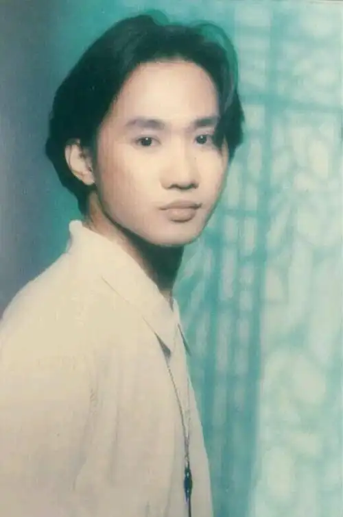 我想弄黄家驹那个发型,你们怎么说?有没有推荐的?