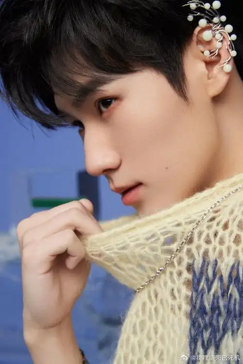 #张真源镂空针织衫冰感大片#