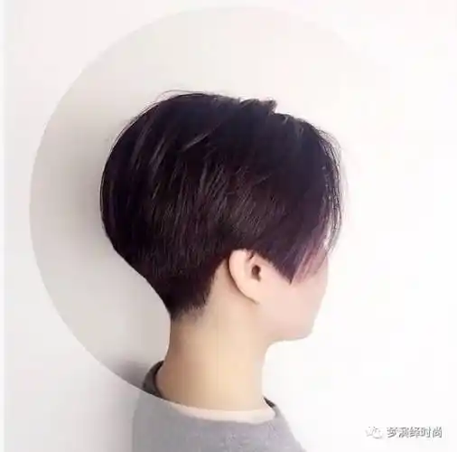 2017流行"推后边"短发