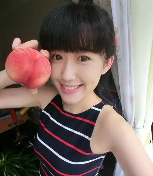 摄影:人民大学清纯校花康逸琨素颜实拍,真漂亮|康逸琨|人民大学|校花_