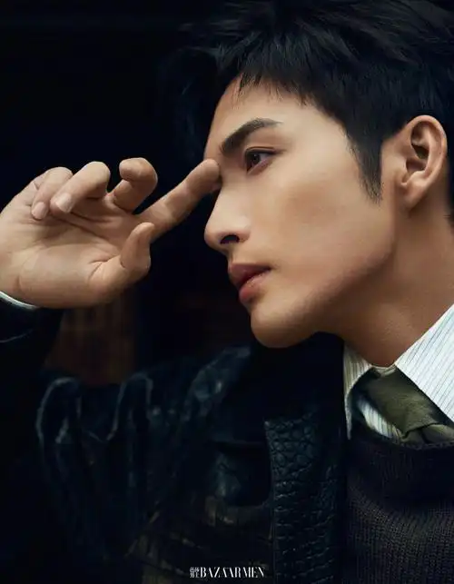 张彬彬芭莎男士封面##张彬彬米兰美拉德穿搭大片