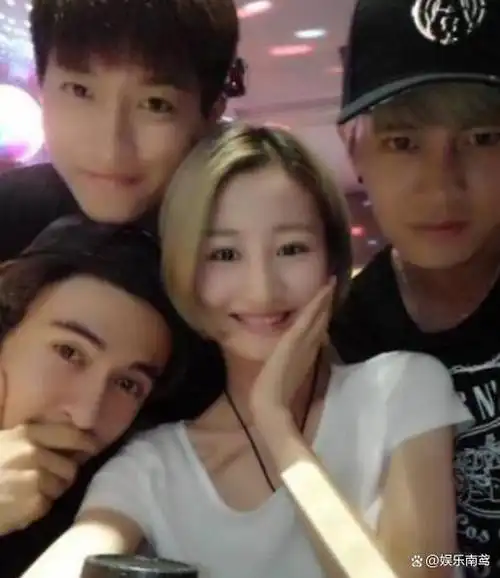 任嘉伦:事业当红选择结婚生子,娶平凡妻子相恋13年恩爱至今