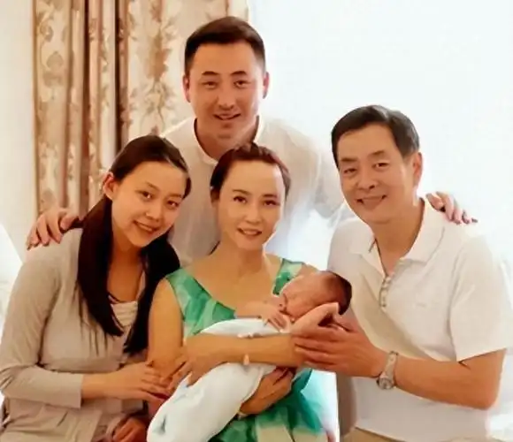 回顾老演员父女对比刘亚津女儿气质出众杜源女儿是父亲骄傲