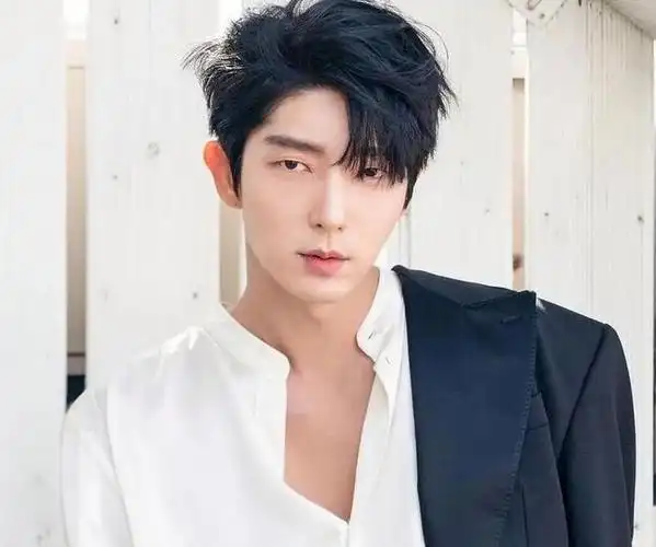 自律到7年不吃碳水,41岁的他居然长这样……|腹肌|李准基|自律_新浪