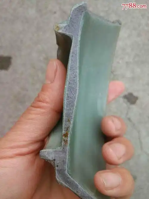 宋代官窑黑胎龙泉瓷片标本