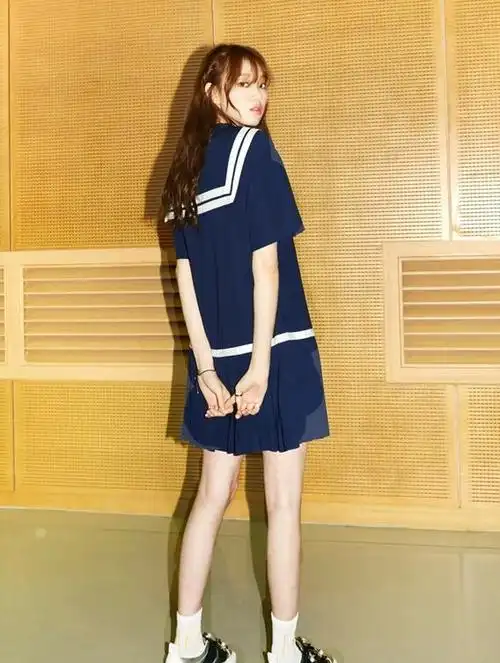 牛奶肌的李圣经 112公分惊人长腿 气质绝佳身材好!