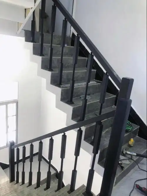 实景实拍!自建房家用楼梯扶手栏杆