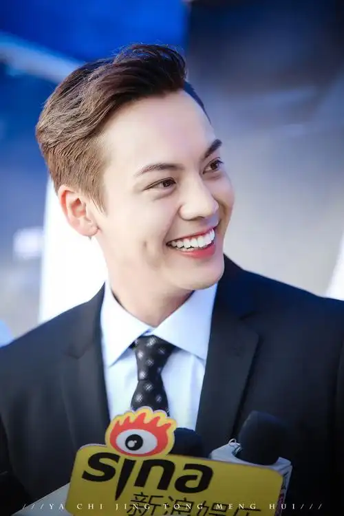 风暴舞曝审讯版海报陈伟霆打戏亲上阵演绎烧脑探员