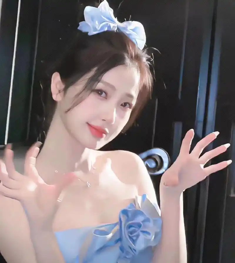 虞书欣甜妹头像