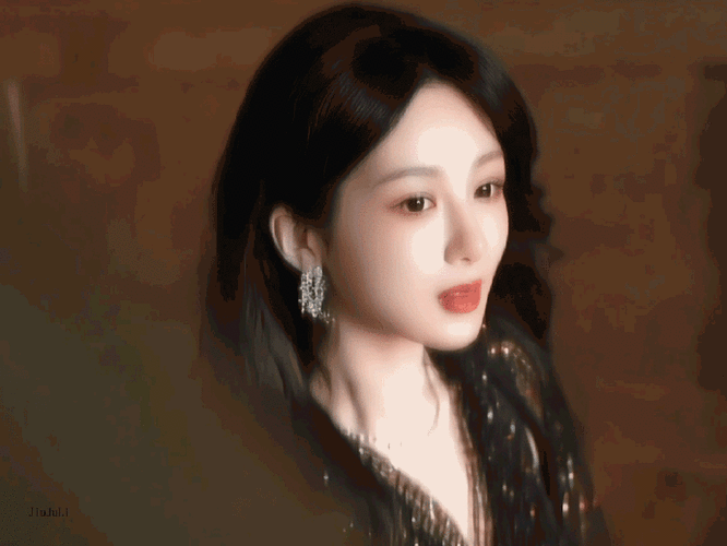 都在期待你带来的快乐和幸福,你好好拍戏我好好追你@杨紫#杨紫何惟芳