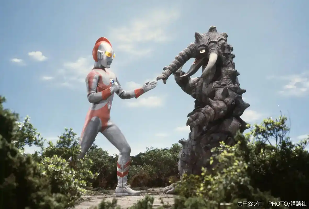 分享一些奥特曼的拍摄时的剧照,奥特曼快57周 - 抖音