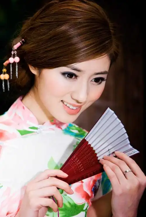 无论你是谁都可以穿出明星之类旗袍