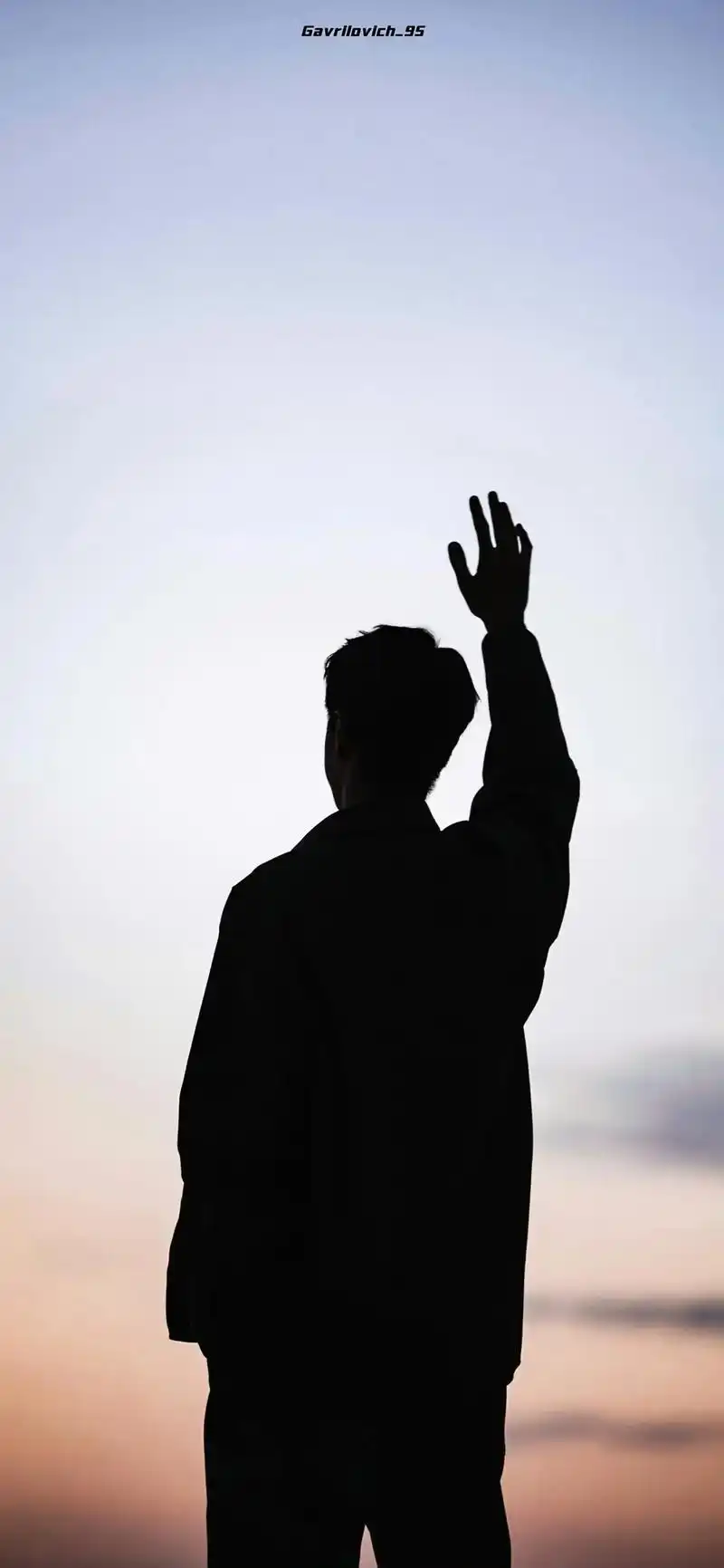 一博的挥手背影!0606#王一博 #酷盖 - 抖音