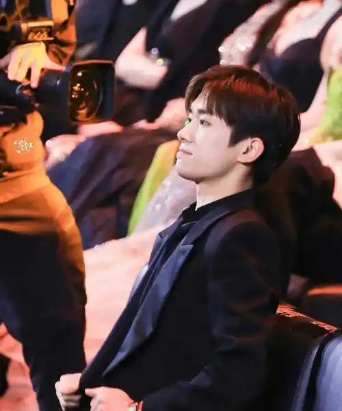 tfboys上演咖位拉锯战,迪肖意难平_网友_王源_王俊凯