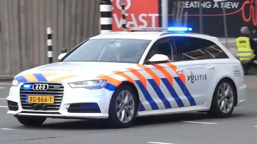 荷兰最新奥迪a6警车紧急出警