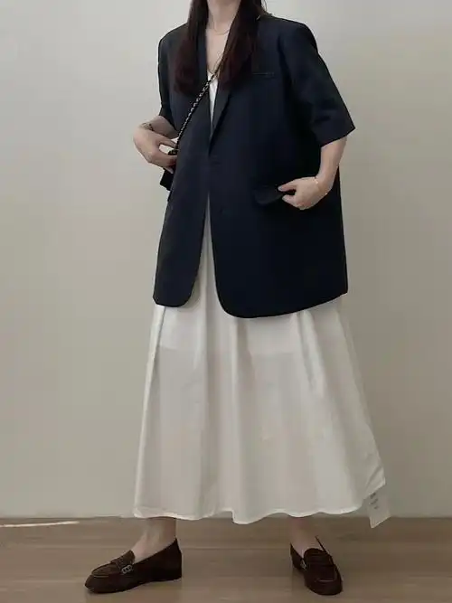 天气回暖!春夏酷酷的西装配白裙子!