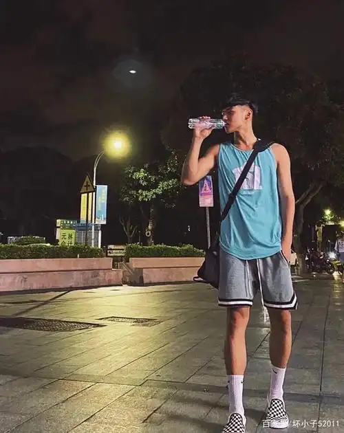 福建厦门19岁身高185cm,就读于吉林农大的篮球弟弟!