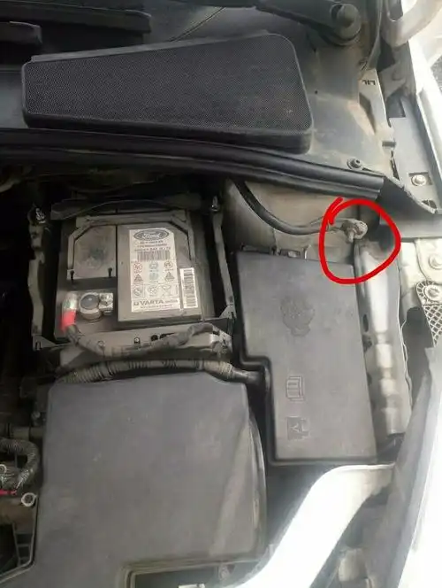 求解,电池只找到正级,负级在哪里?