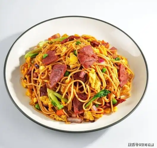 原创鸡蛋火腿炒面超简单快手餐一吃就上瘾的懒人饭可做早餐夜宵