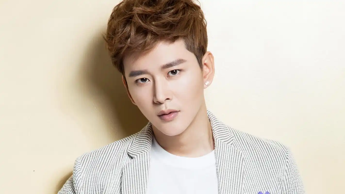 帅气明星黄明时尚写真电脑壁纸