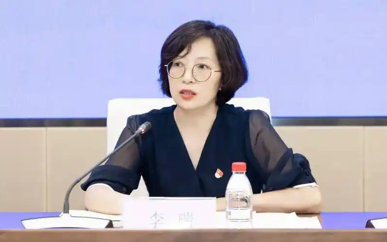 西安国际港务区发展改革局副局长 李瑞"今年上半年,西安国际港务区已