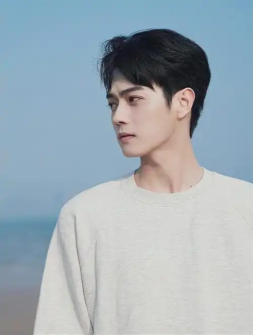 许凯情人节ins海边营业照,侧面和背面都很感受到清新帅气!-度小视