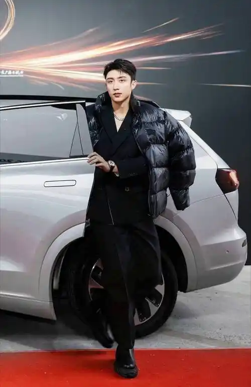 黄景瑜你已经快一米九了 怎么还穿高跟鞋?_活动_男星_身高