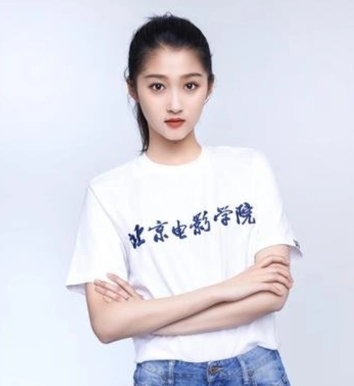 关晓彤已成功考编鹿少考了3次还没上岸宇宙的尽头在体制内