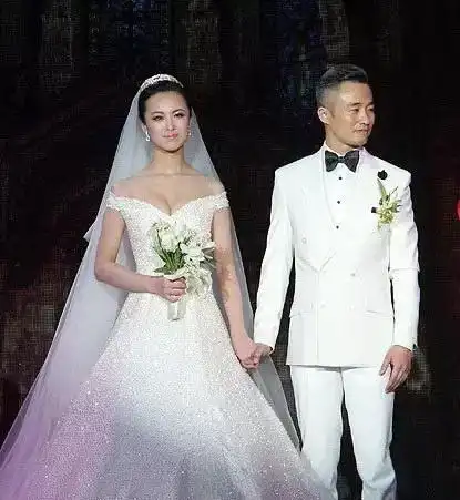 程雷40岁就一头白发美妻小18岁因达人秀走红