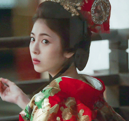 另一部应该是日本古装剧《大奥·最终章》,竹姫造型奠定了她昭和式静