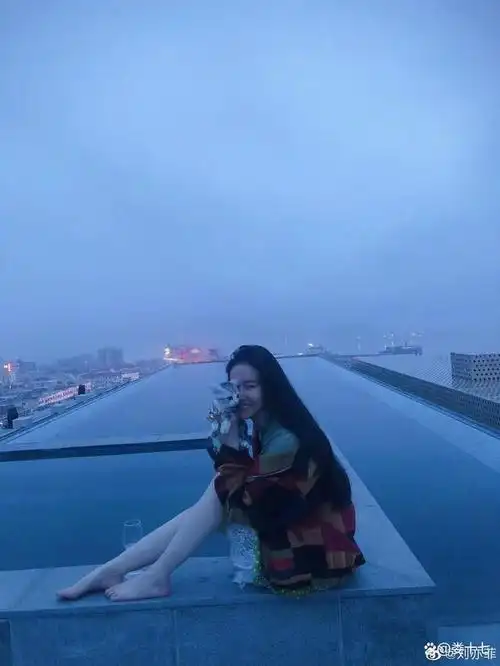 刘亦菲洛杉矶街头逛街被偶遇,神仙姐姐连背影也仙气十足