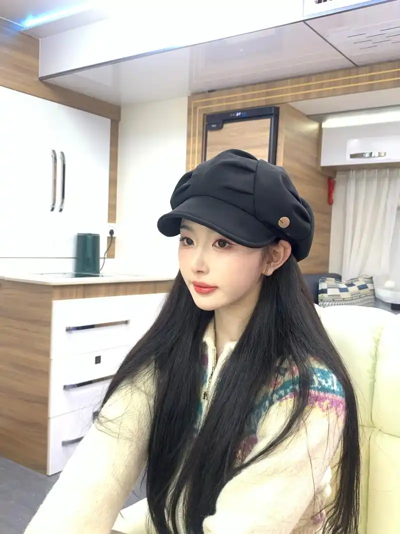 孔雪儿戴帽子好可爱呀,迷人大眼睛明亮动人!#2月图文动态激励计划