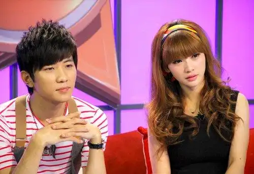 光线一姐柳岩作客《最佳现场》 真情流露惹人疼