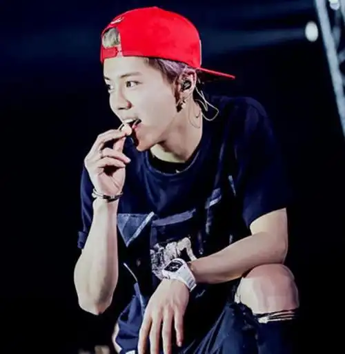 关晓彤快管管你男友:鹿晗直播带货引争议,已彻底"放飞自我"了