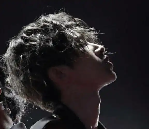 组合一年后有可能会被解散?北京演唱会蔡徐坤流泪感谢粉丝