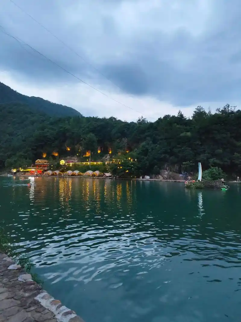 景点打卡 #月牙湖景区 - 抖音