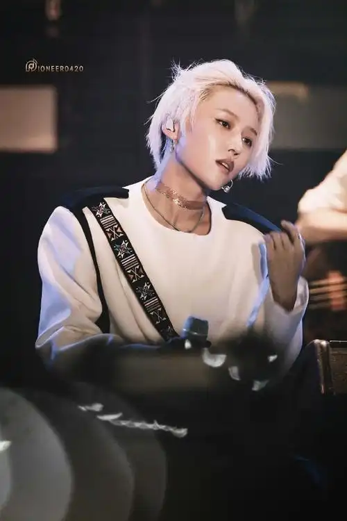 我爱惨了金发的刘雨昕