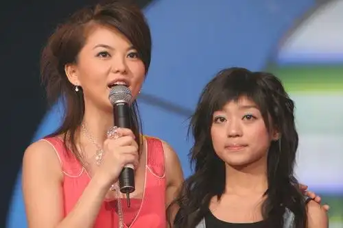 组图:超级女声总决选首场入围赛精彩现场(13)