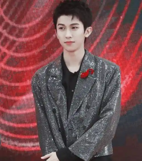 "情商代表"吴磊:化解热巴年龄焦虑,为谭松韵怒怼主持人_屈楚萧_妈妈