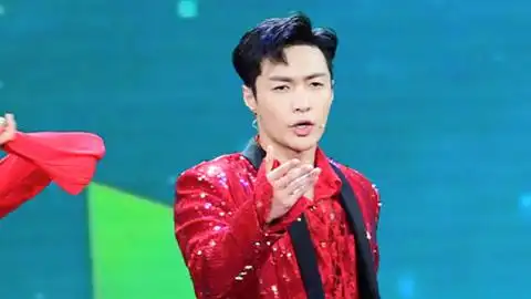 2021央视春晚 张艺兴歌曲《画卷》