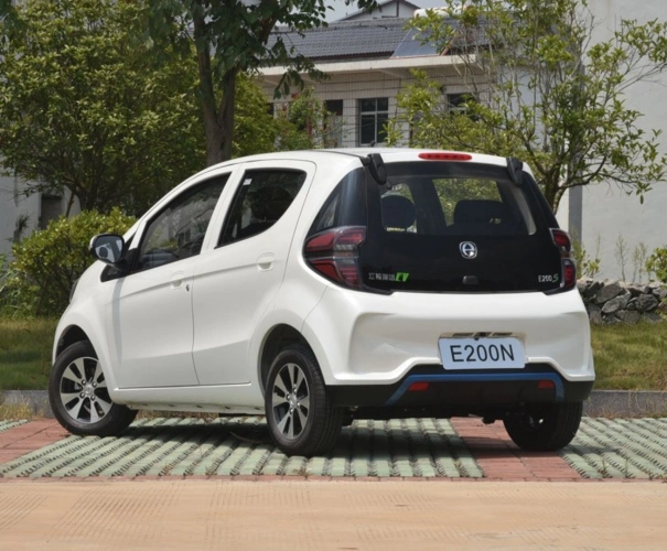 赏析江铃e200n,炫酷漂亮的外观,颇受年轻人欢迎