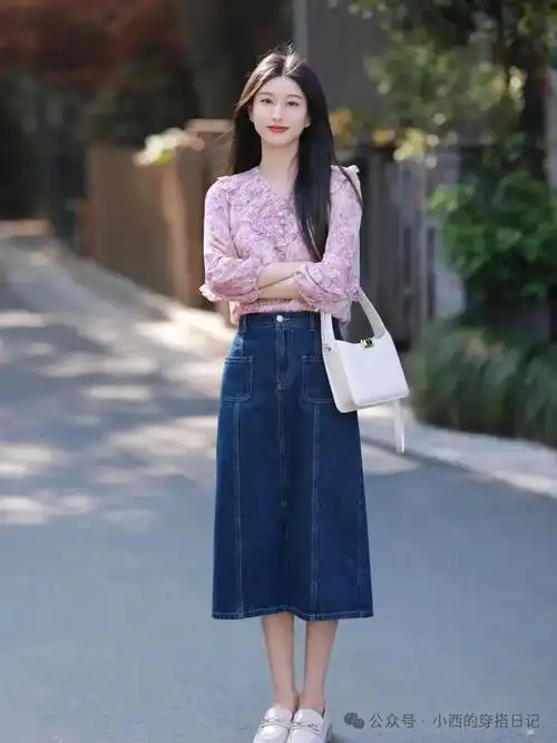 春天的牛仔半裙这样穿美炸了