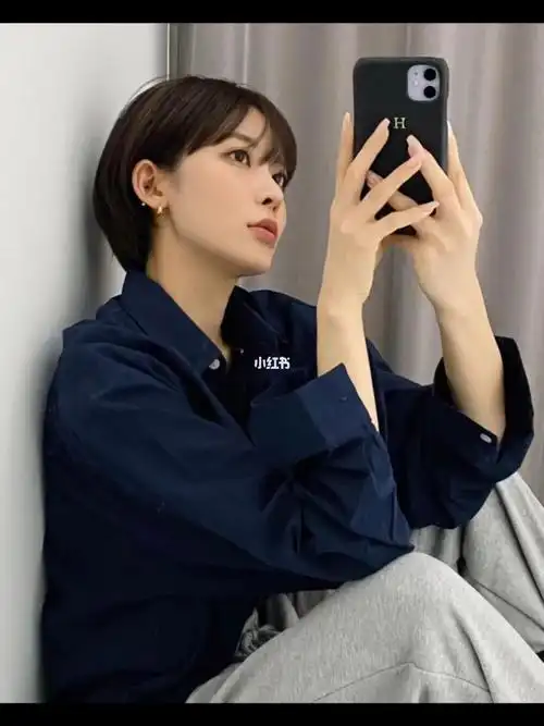 不需要打理的短发节省出行时间秋季发型推荐