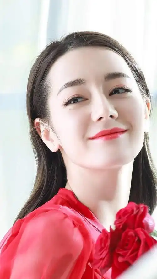 迪丽热巴:从维吾尔族歌舞团到国际影视明星,代言费多少钱?