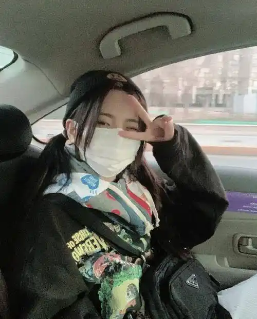 "最美村姑"称号应该给她,生在农村却幸运,杨超越太励志了_服装_女生