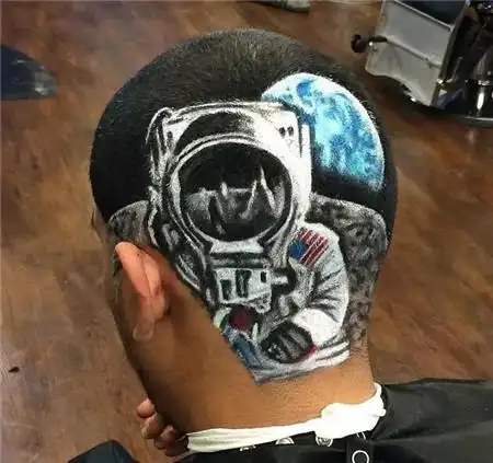 寸头雕刻发型 后脑藏"惊喜"