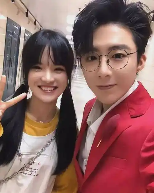 离过婚没有孩子,刘宇宁直播回应婚姻,双手合十向前妻道歉_阳阳_因为