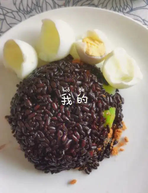 胃炎养胃～昨晚和今早,蒸了一锅黑米,想做黑米饭团的,翻车了,根本一点