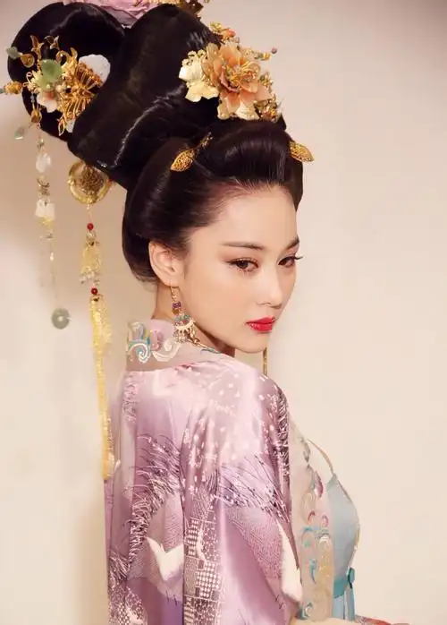 何捷叫张馨予胖子#张馨予古装剧宣传图