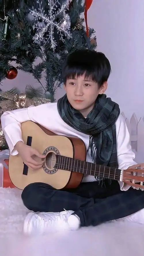 张真源严浩翔小时候合照